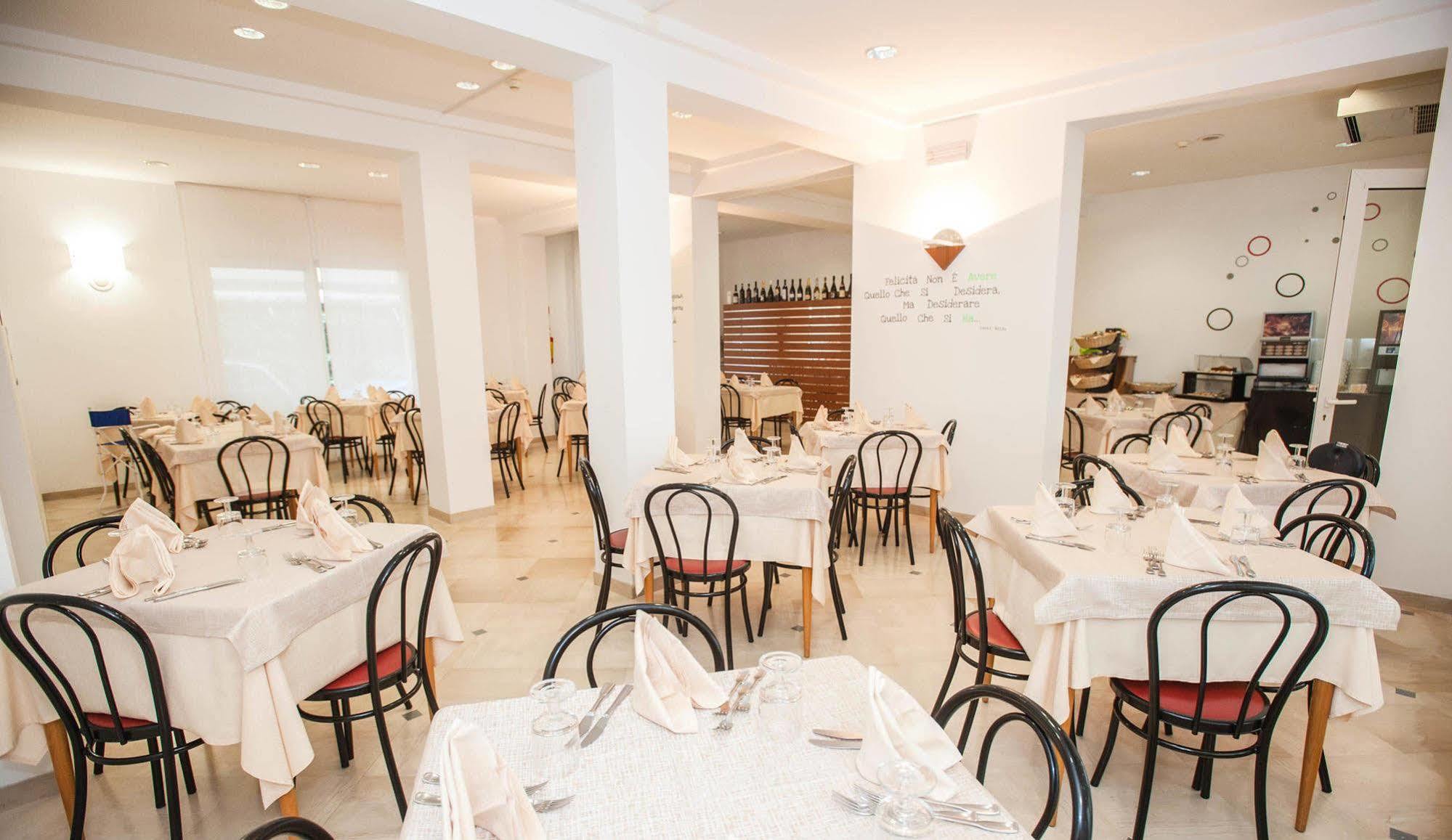 Hotel Massimo Riccione Dış mekan fotoğraf